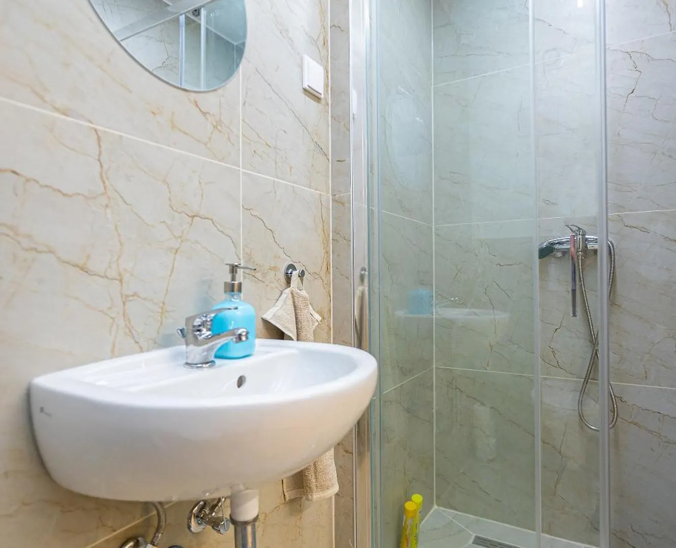 Cute Gallery Flat In Budapest, Summer Apartment