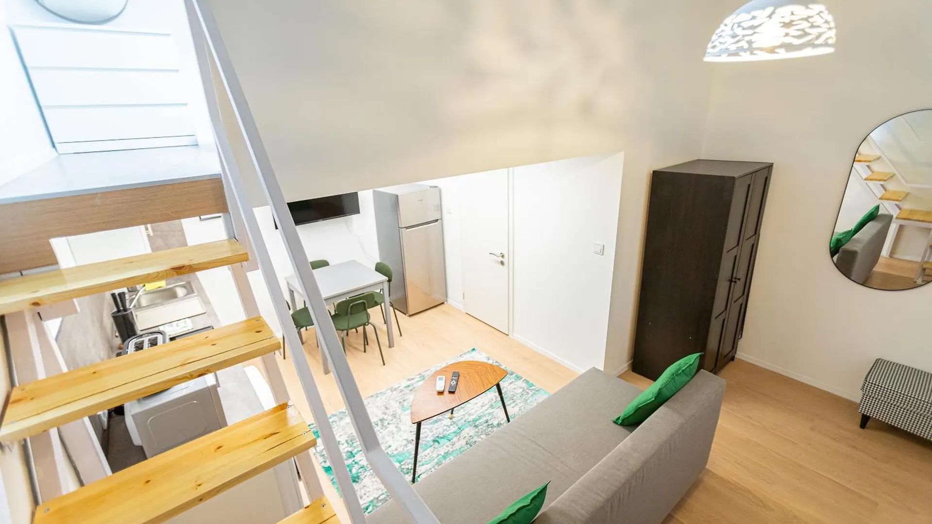 Cute Gallery Flat In Budapest, Summer Hungary