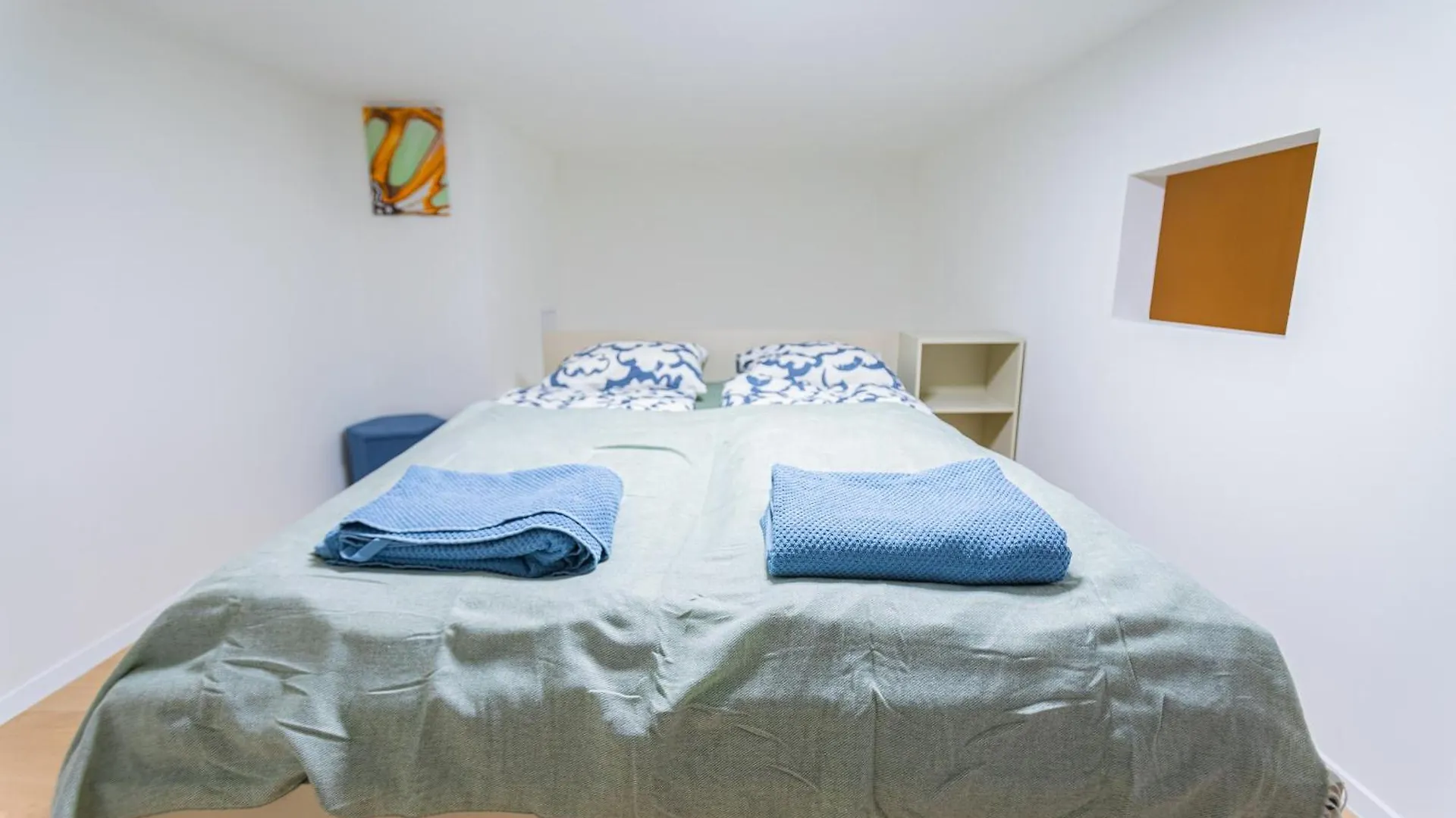 Cute Gallery Flat In Budapest, Summer Apartment